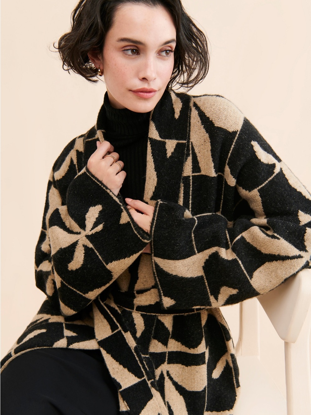 Saemdi Geometric Patterned Cardigan